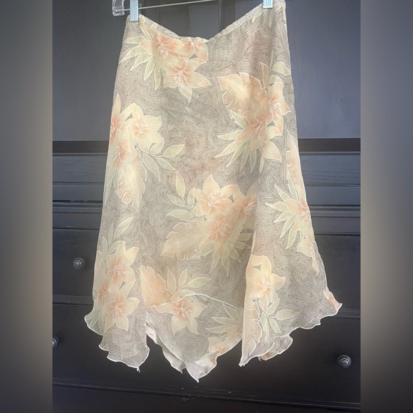 Women’s Size Small Tommy Bahama, Silk cocktail party /beach party skirt set - Picture 5 of 6